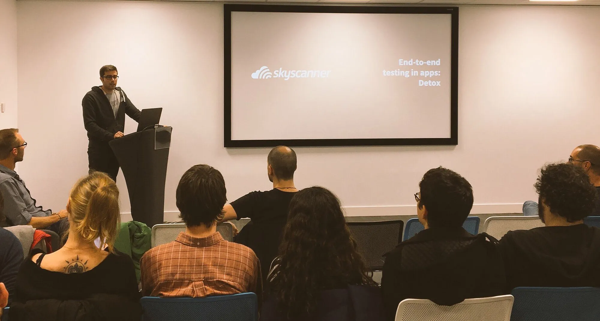 Samuel Parra giving a talk about Detox