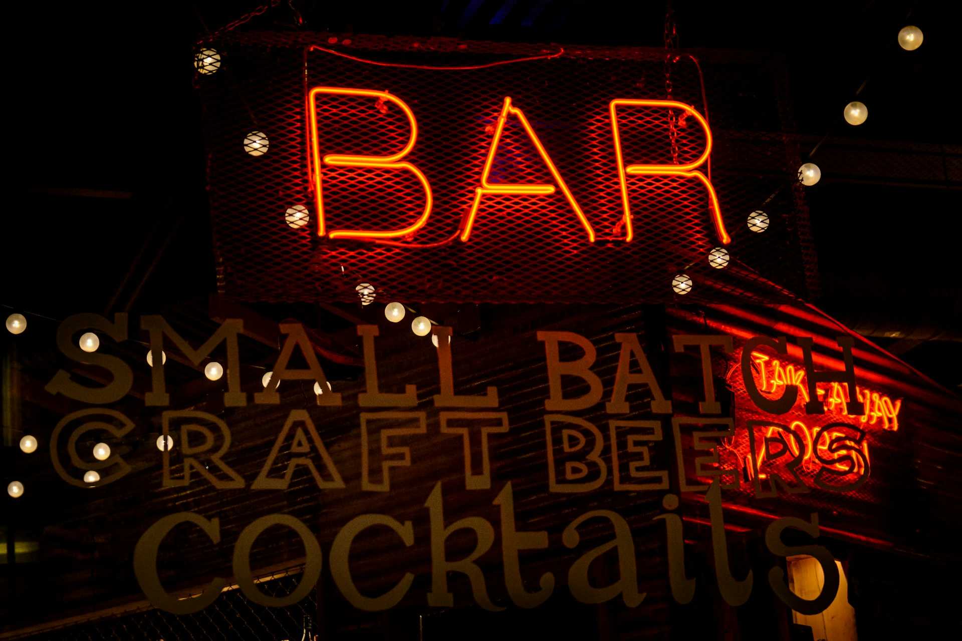 Bar neon photo by <a href="https://unsplash.com/@trommelkopf">Steve Harvey</a>